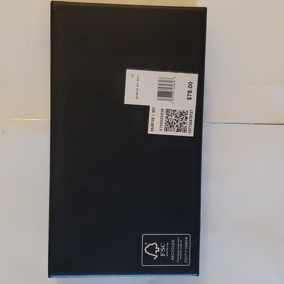 New in box authentic women's Tommy Hilfiger leather wallet - Picture 15 of 15